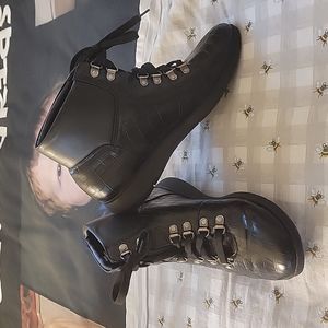 AEROSOLES black ankle high boots. Size 9